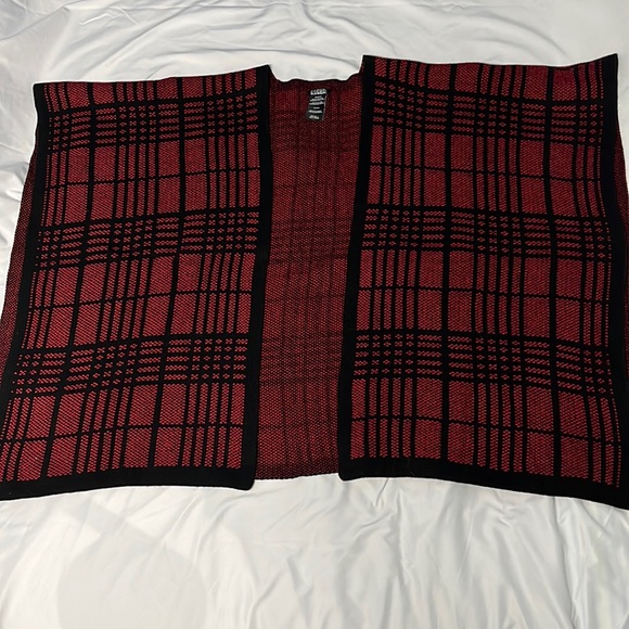 Red and black Knit blanket wrap sweater - Picture 2 of 6